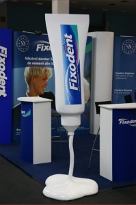 tub fixodent - obiect supradimensionat din polistiren 2